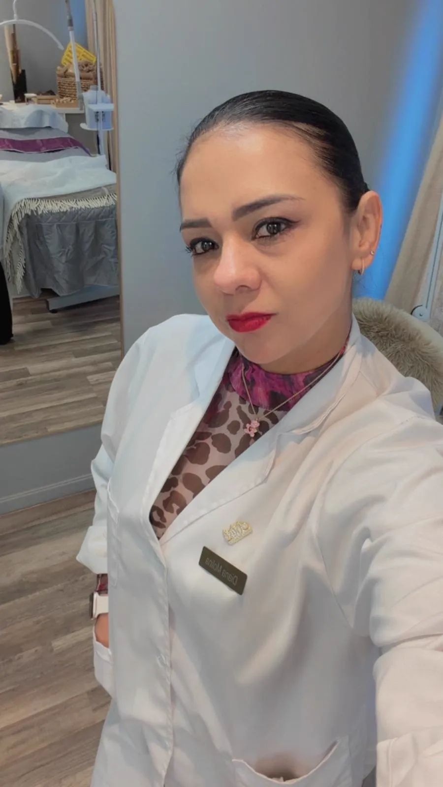 Especialista de Bellas Beauty en la sala de tratamientos